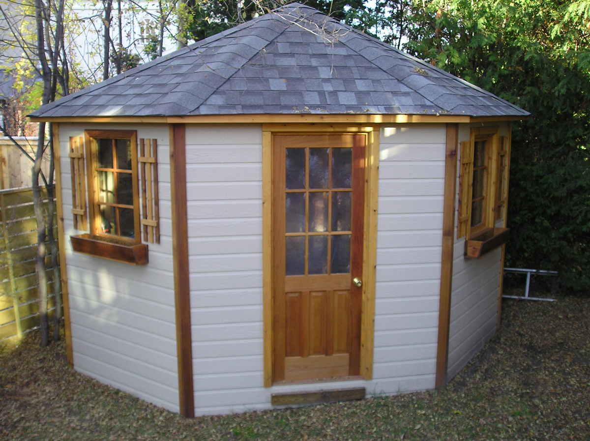 Corner shed with hip roof and cedar trim